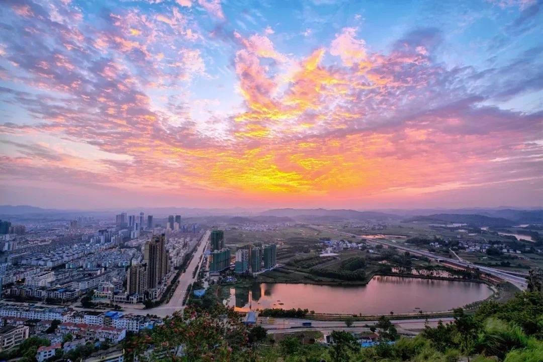 廣西鹿寨：加強道路建設，助理鄉(xiāng)村振興