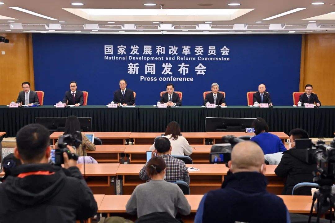 國家鐵路局：制定鐵路行業(yè)碳達峰行動方案，推動低碳轉(zhuǎn)型